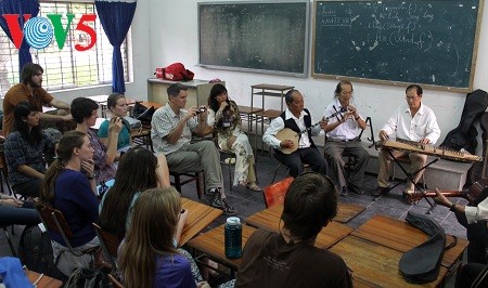 Can Tho city promotes traditional amateur singing  - ảnh 1